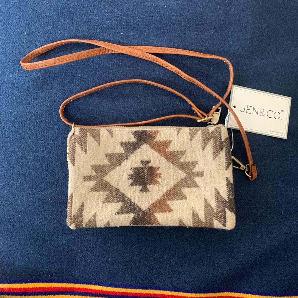 NWT Jen&co crossbody/wristlet bag with Southwest print